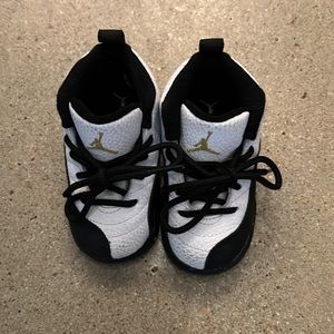 Jordans toddler "jump man pro" black and white shoe size 6.